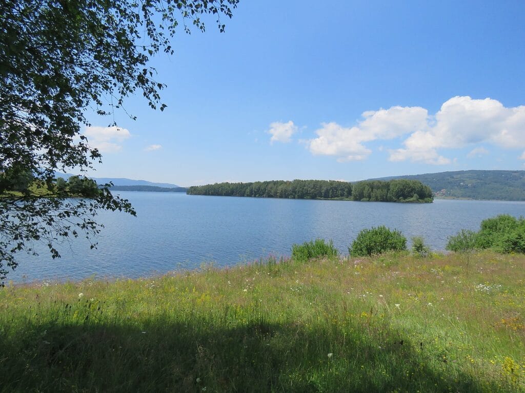 vlasinsko-jezero-dragulj-jugoisto-ne-srbije-turizam